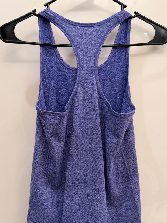Underarmour Threadborne Heat Gear Racerback Tank in Lilac. XS. - Picture 3 of 3